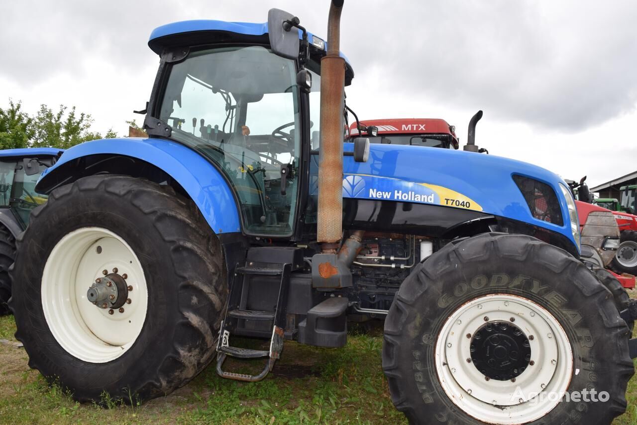 New Holland T 7040  tractor de ruedas